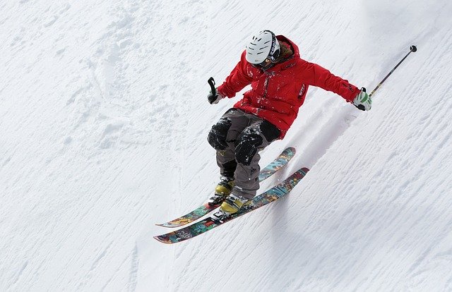 image of skiier for Pine Knob Ski Resort with link
