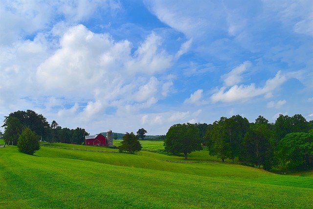 Rochester Hills Museum image of a farm