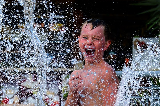 image of boy at spray park with link